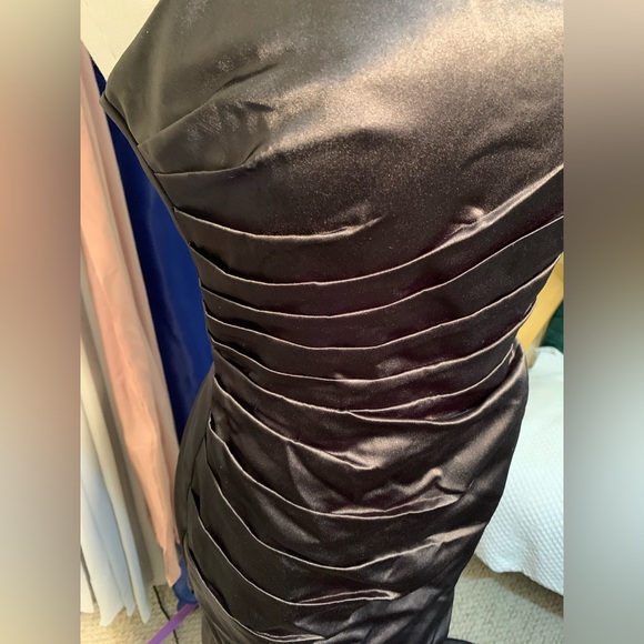 Elegant Black One-Shoulder Dress HIGH Slit Satin Train Ruching Strapless Gown - Picture 8 of 9